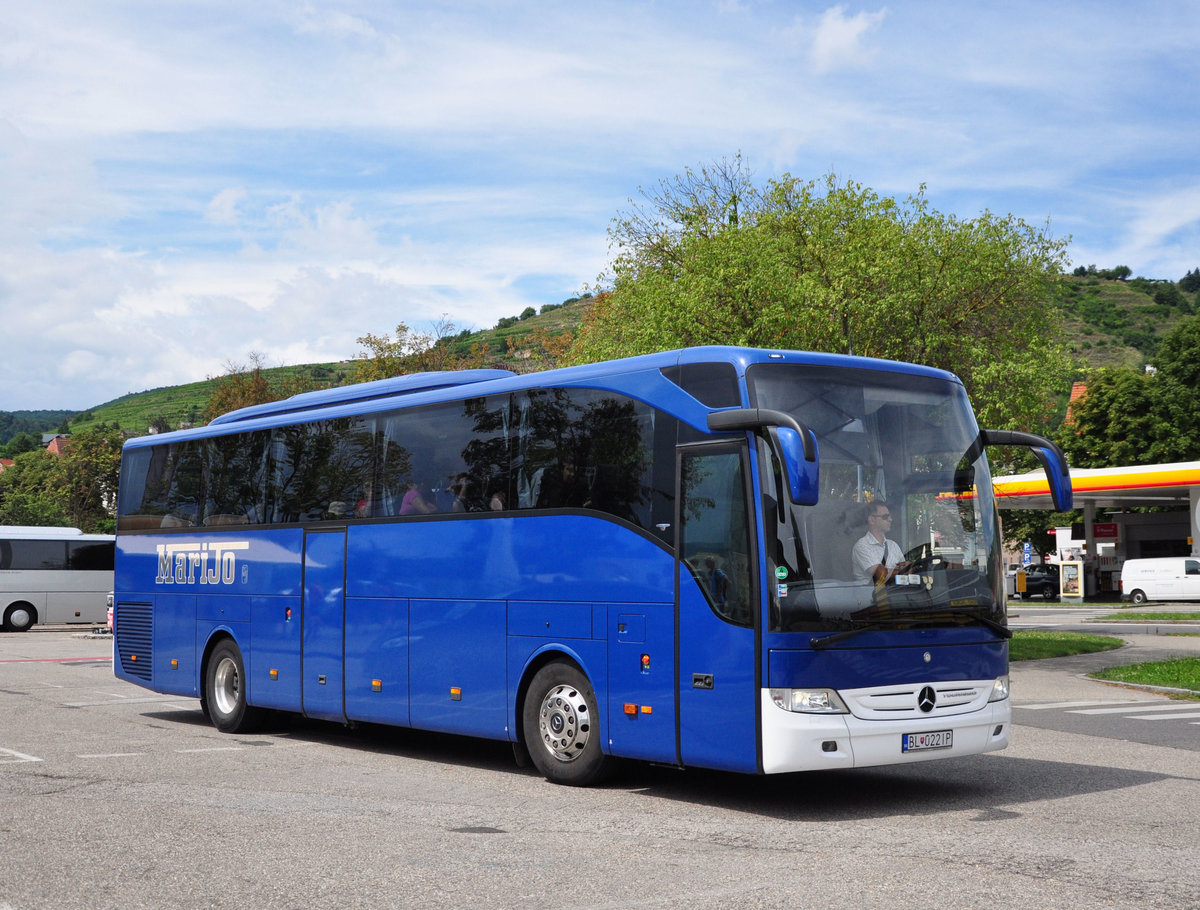 Mercedes Tourismo von Jarimo Reisen aus der SK in Krems gesehen.