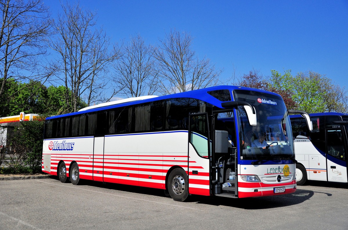 Mercedes Tourismo von Ledermair Reisen aus �sterreich im April 2015 in Krems.