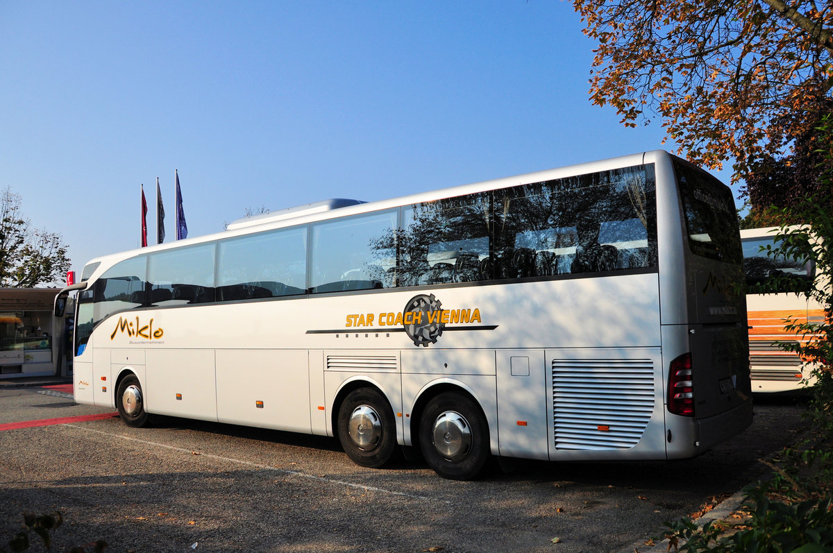 Mercedes Tourismo von Miklo Reisen aus Wien in Krems.