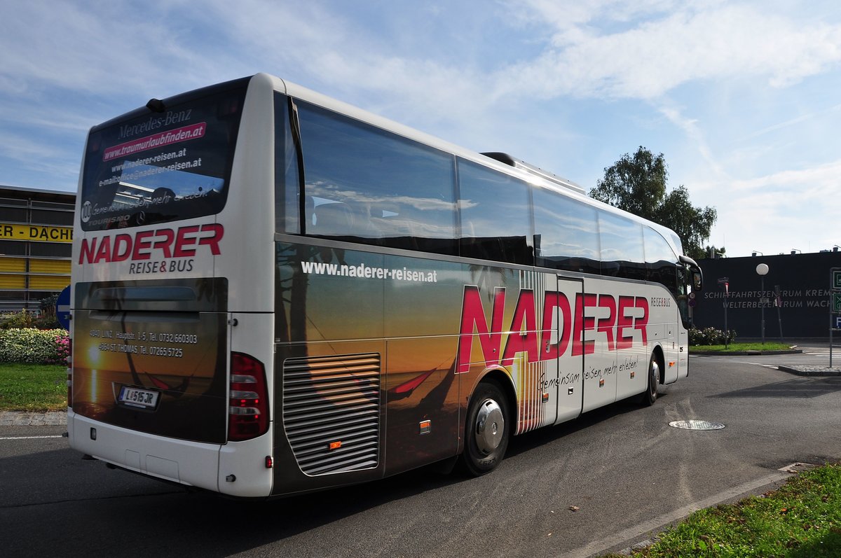 Mercedes Tourismo von Naderer Reisen aus �sterreich in Krems.