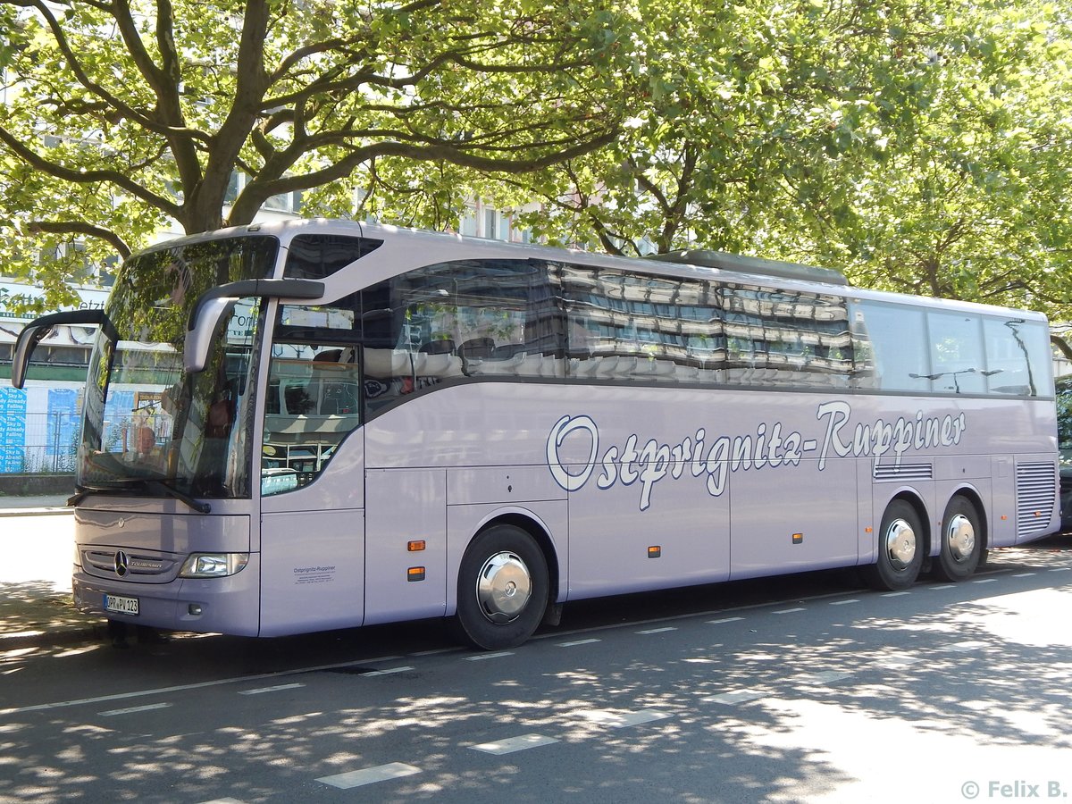 Mercedes Tourismo von Ostprignitz-Ruppiner Personenverkehrsgesellschaft in Berlin.