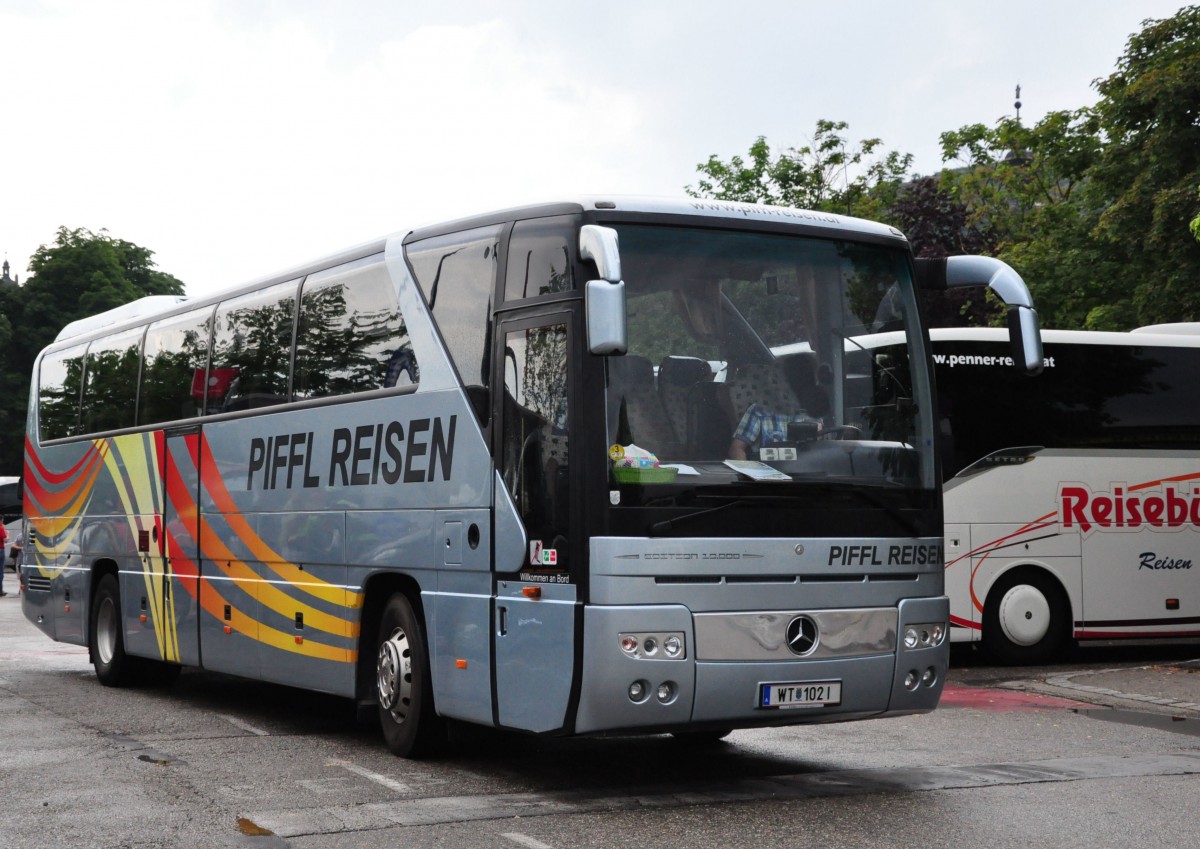 Mercedes Tourismo von Piffl Reisen aus sterreich im Juni 2015 in Krems.