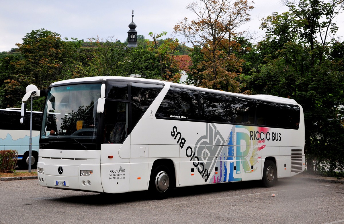 Mercedes Tourismo von Riccio Bus Reisen aus Italien in Krems gesehen.