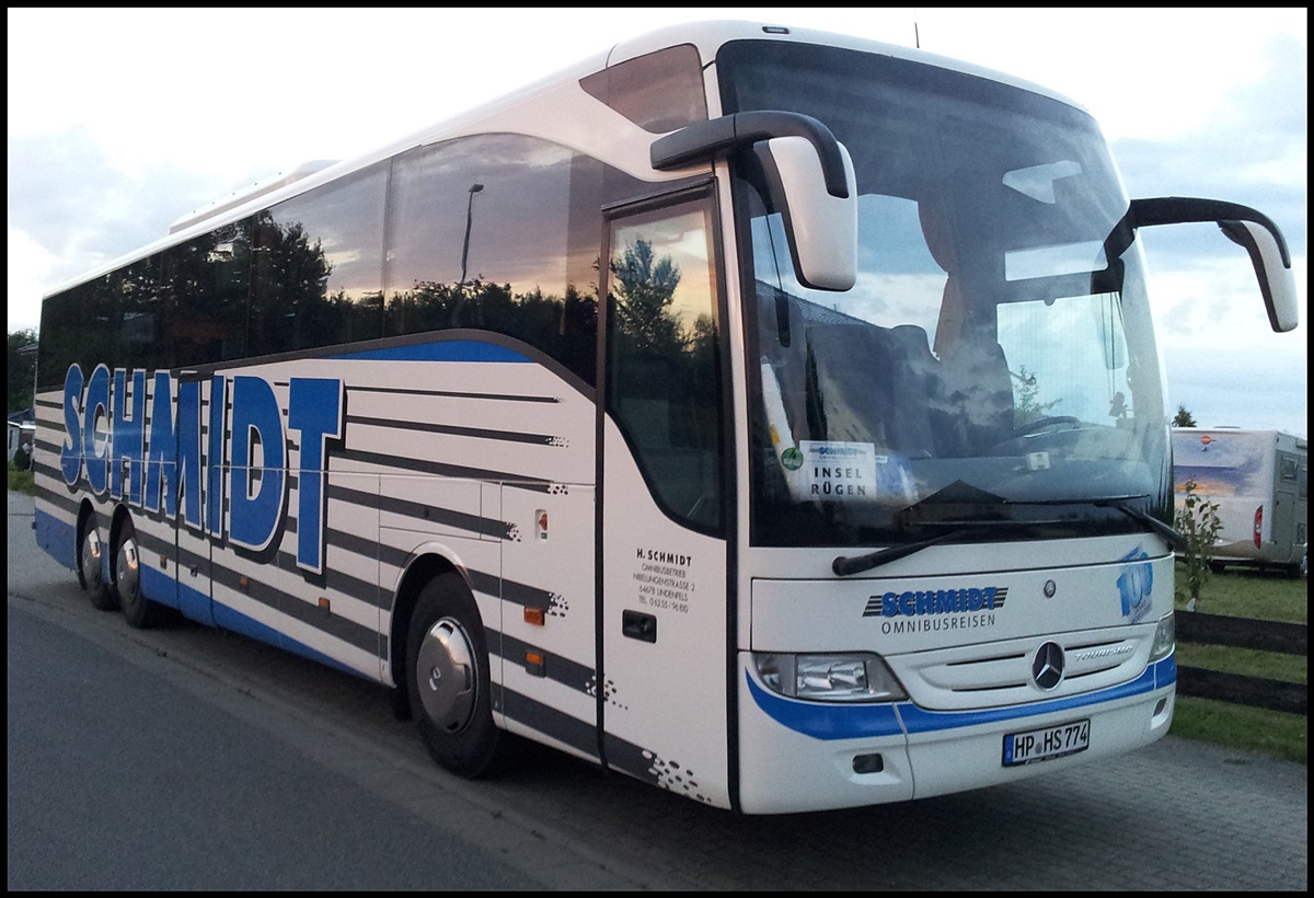 Mercedes Tourismo von Schmidt aus Deutschland im Gewerbegebiet Sassnitz. 