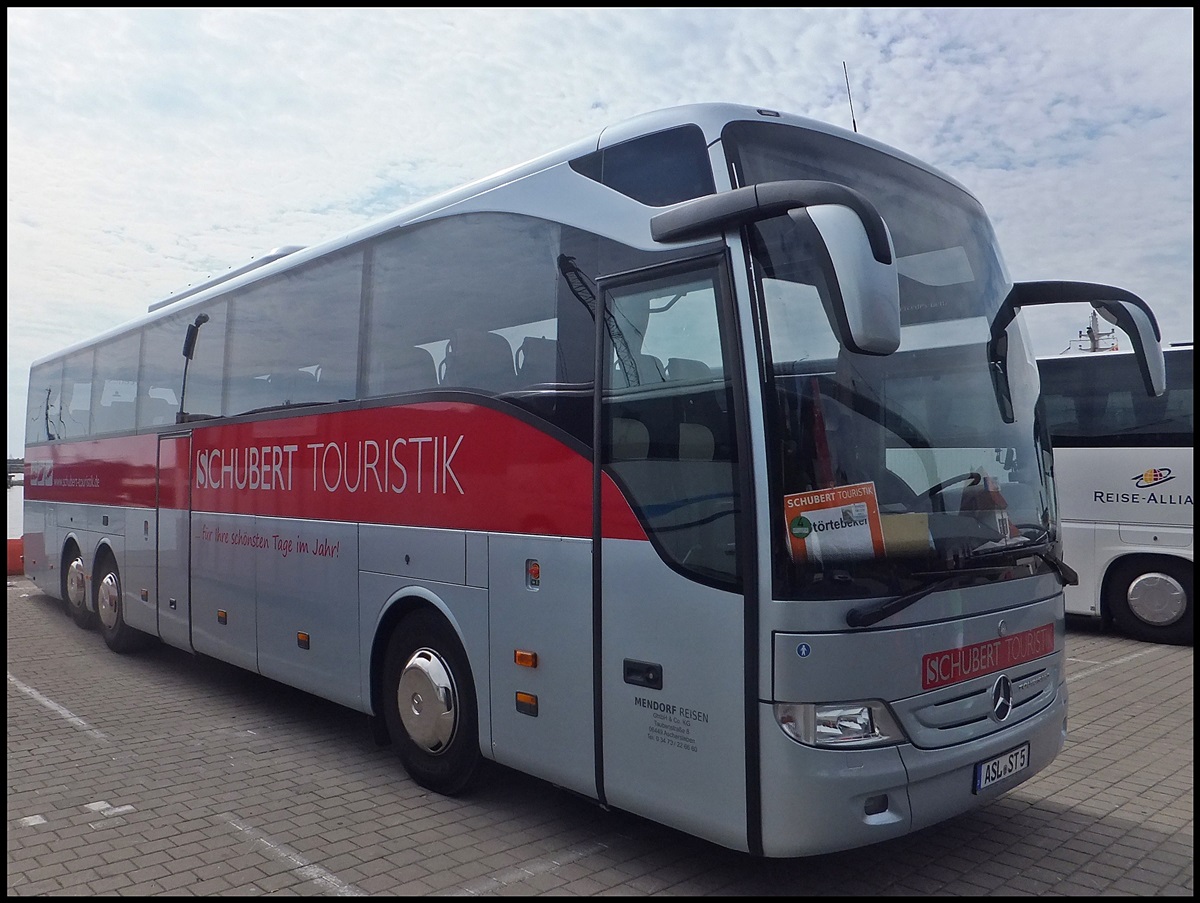 Mercedes Tourismo von Schubert Touristik aus Deutschland im Stadthafen Sassnitz.