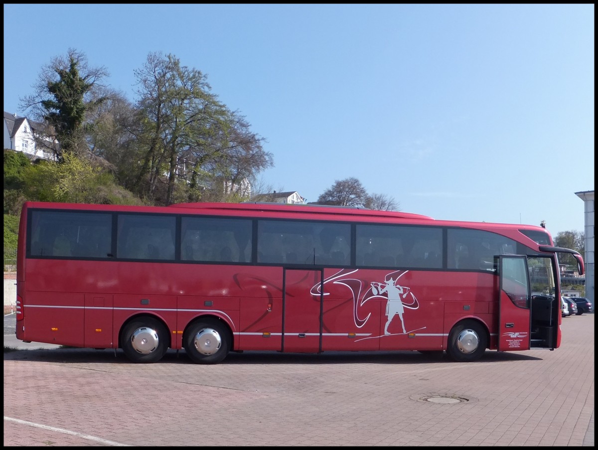 Mercedes Tourismo von WF-Reisen aus Deutschland im Stadthafen Sassnitz.