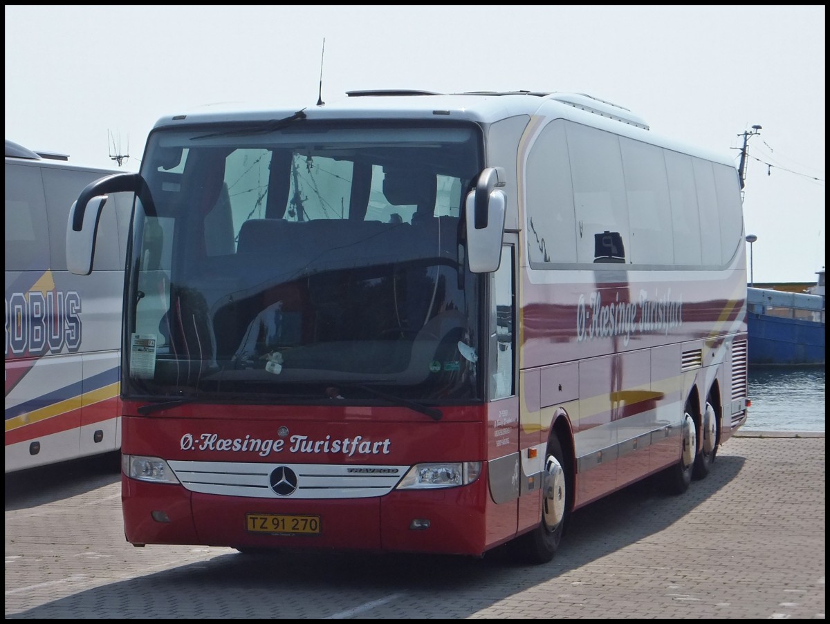 Mercedes Travego von .-Hoesinge Turistfart aus Dnemark im Stadthafen Sassnitz.