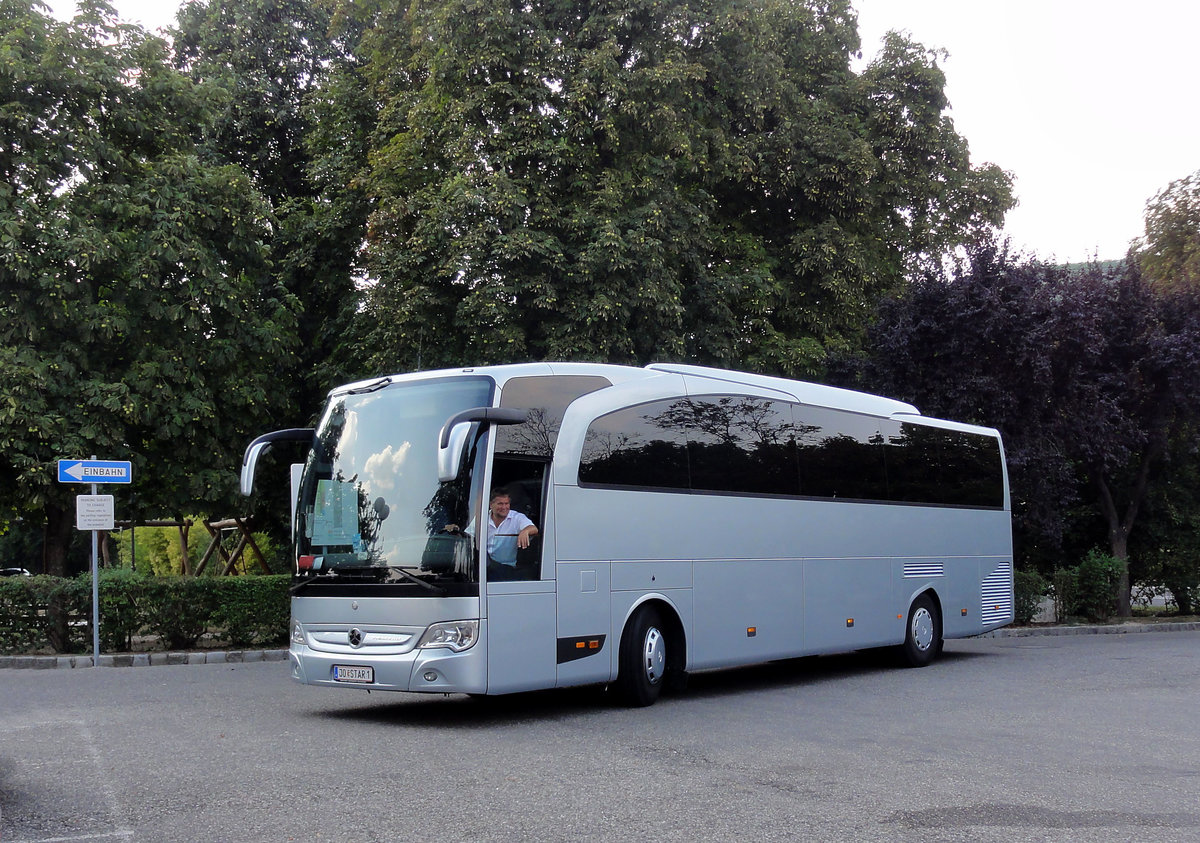 Mercedes Travego aus sterreich in Krems gesehen.