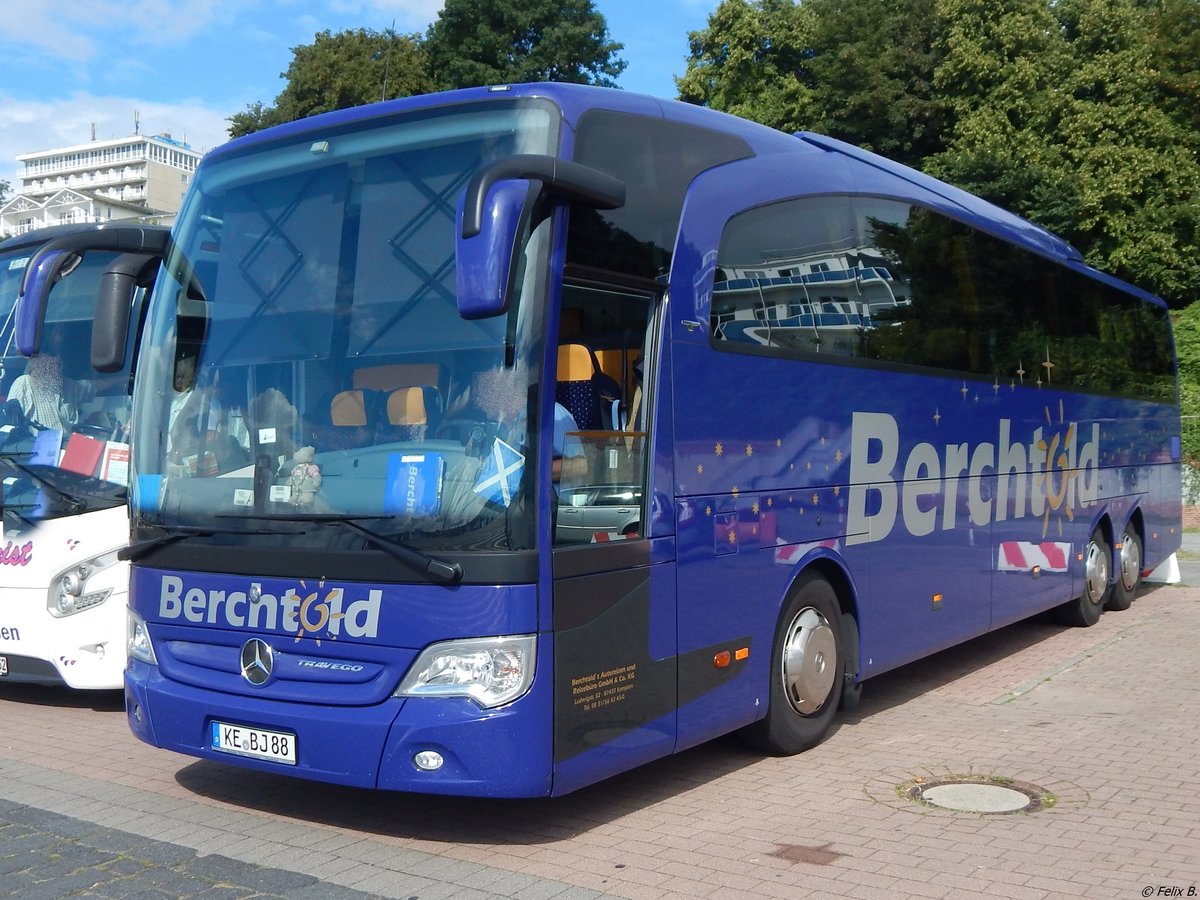 Mercedes Travego von Berchtold aus Deutschland im Stadthafen Sassnitz.