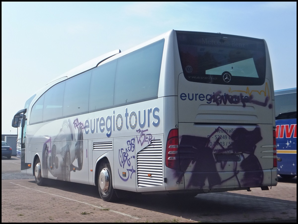 Mercedes Travego von Euregio Tours aus Deutschland im Stadthafen Sassnitz.