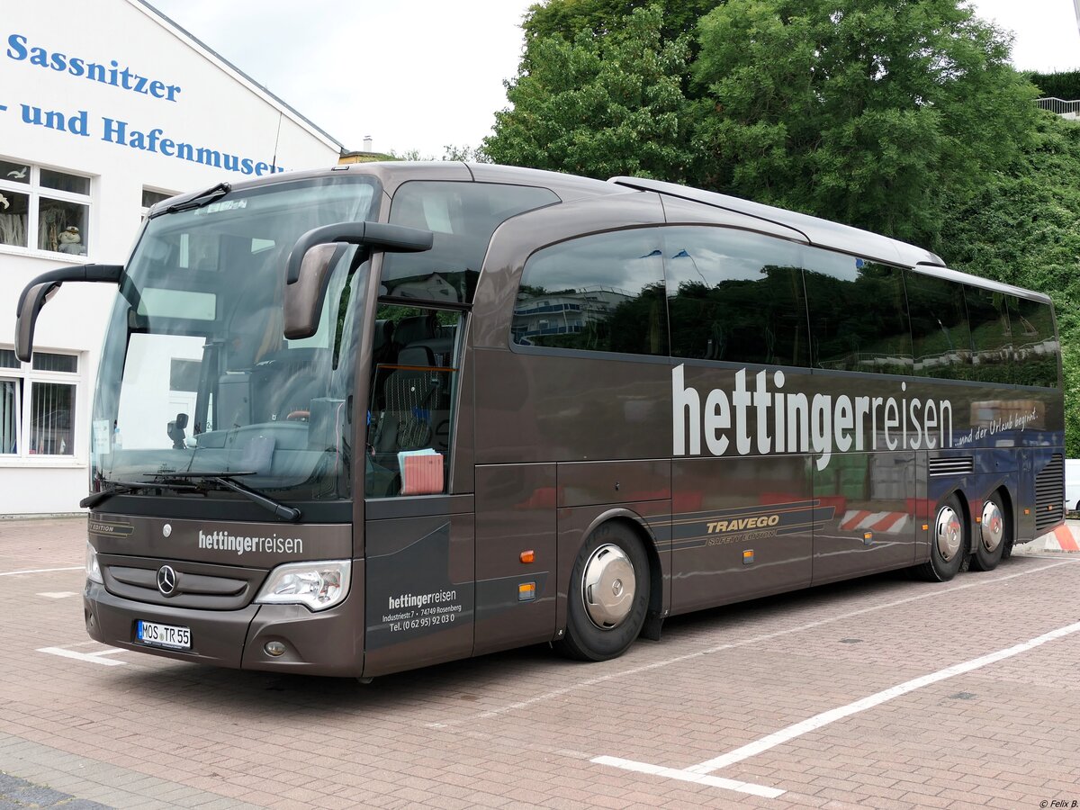 Mercedes Travego von Hettinger aus Deutschland im Stadthafen Sassnitz. 