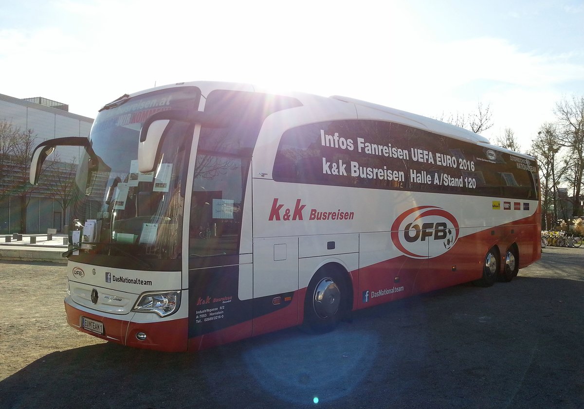 Mercedes Travego von k & k Busreisen,Mannschaftsbus des �sterr. Fu�ball-Nationalteams in Wien gesehen.