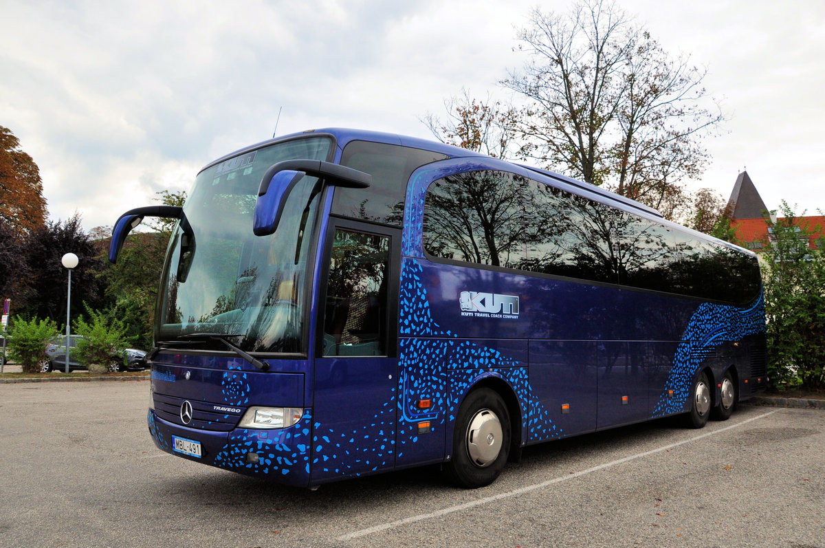 Mercedes Travego von Kuti Reisen aus Ungarn in Krems.