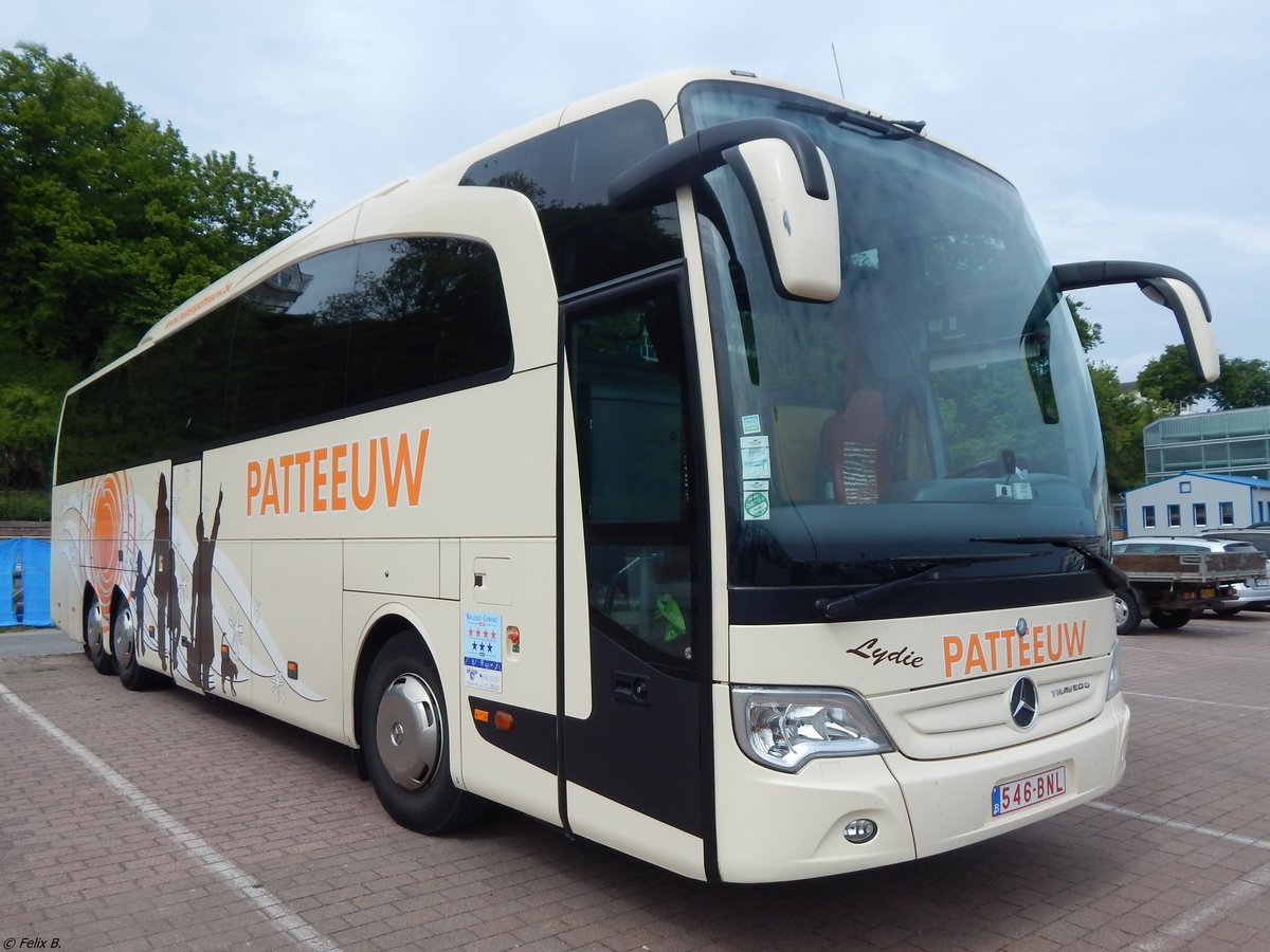 Mercedes Travego von Patteeuw aus Belgien im Stadthafen Sassnitz.