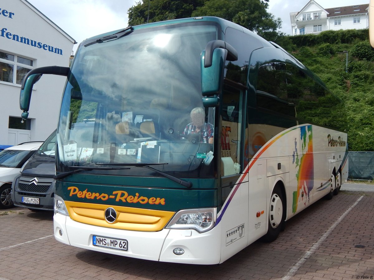 Mercedes Travego von Peters-Reisen aus Deutschland im Stadthafen Sassnitz.