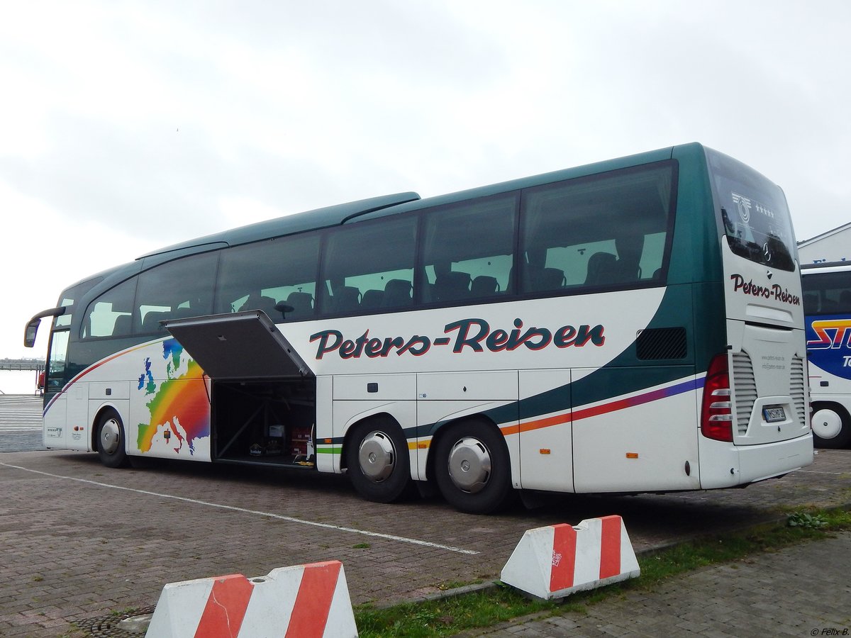 Mercedes Travego von Peters-Reisen aus Deutschland im Stadthafen Sassnitz.