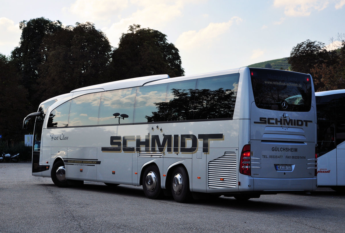 Mercedes Travego von SCHMIDT Reisen aus der BRD in Krems gesehen.