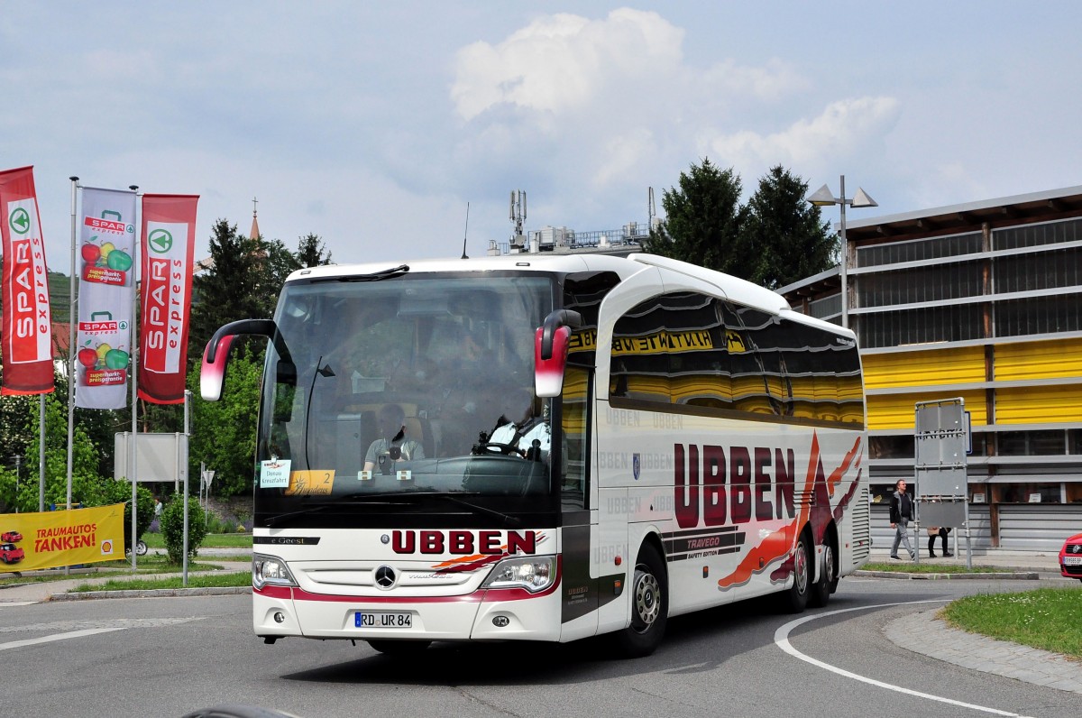 Mercedes Travego von UBBEN Reisen aus der BRD im Mai 2015 in Krems.