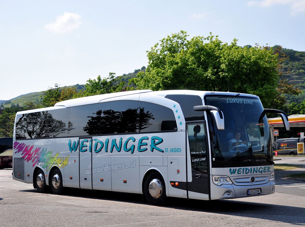 Mercedes Travego von Weidinger Reisen aus sterreich im Juni 2015 in Krems unterwegs.