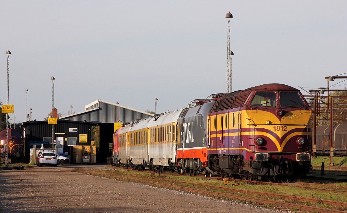 Messzug mit Dieselvorspann...CFL 1812 Hectorrail 242.502 3x DB Systemtechnik Dienst üm und die DB 182 506-6 abgestellt in Pattburg/DK. 12.10.2018