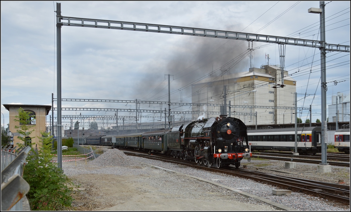 Mikado 141 R 1244 in Romanshorn mit einem Sonderzug nach Brugg. August 2014.