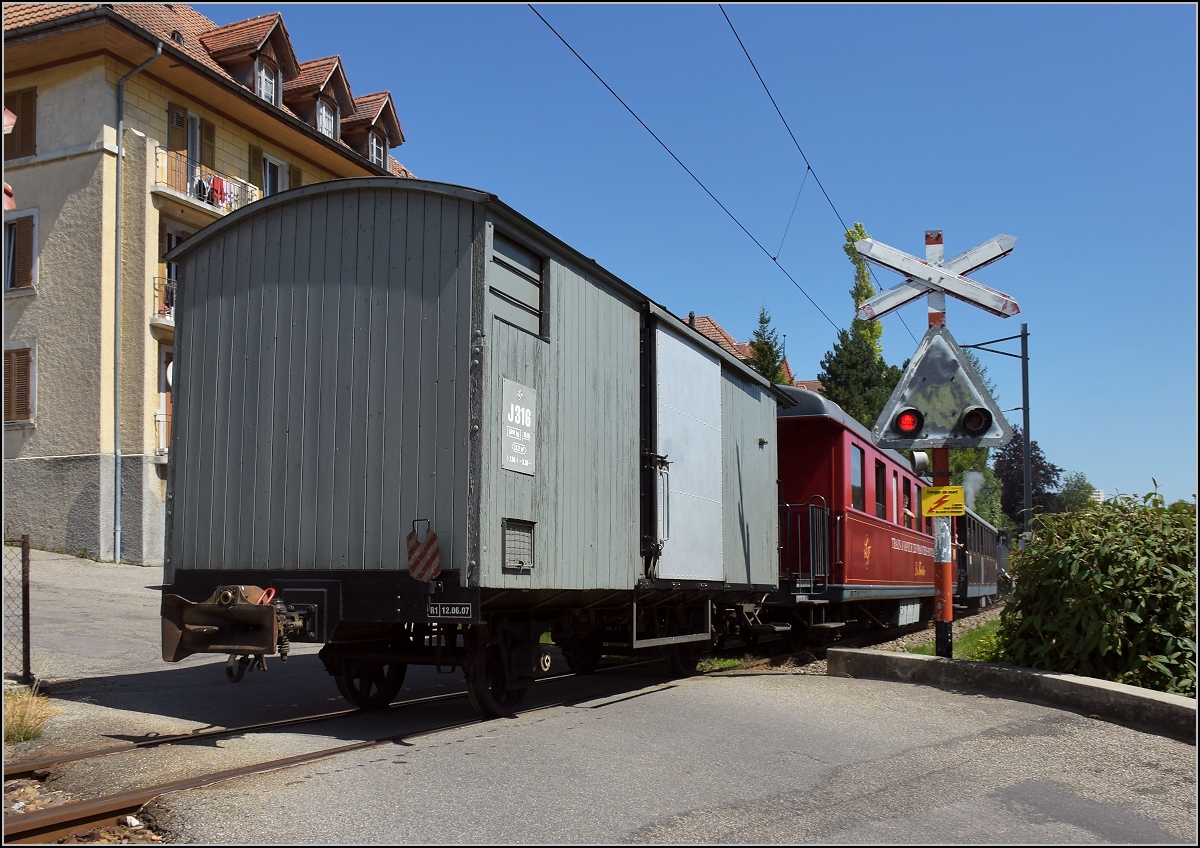 Mit der E 206 nach Tavannes. La Traction Sonderzug in Tramelan. August 2019.