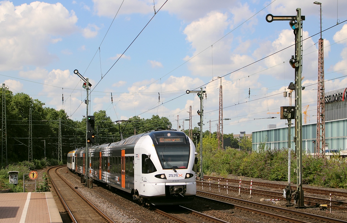 Mit den Eurobahn-Stadler FLIRT und dem RE 13 (Hamm (Westfalen) - Venlo/Niederlande) unterwegs: Am 04.08.2013 war ET 6.03 in RRX(Rhein-Ruhr-Express)-Lackierung unterwegs, hier bei der Durchfahrt in Düsseldorf-Bilk (S)