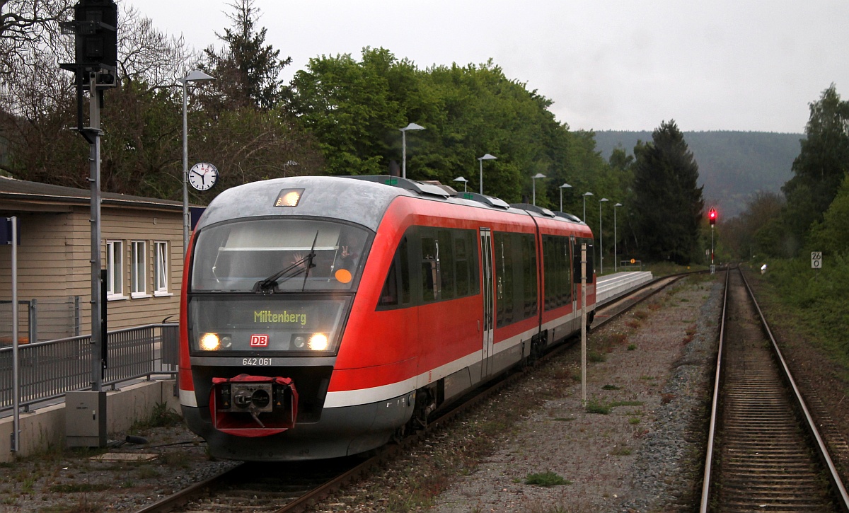 Mit freundlichem Gruß zurück....DB 0642 061/561 Bhf Klingenberg am Main 04.05.2017