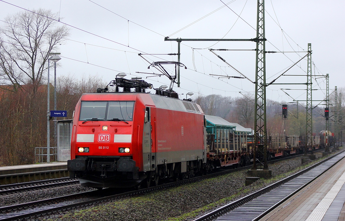 Mit freundlichem Hupen...Gruß zurück!...passiert die EG 3112 mit ihrem Güterzug Schleswig am heutigen morgen. 29.03.2015