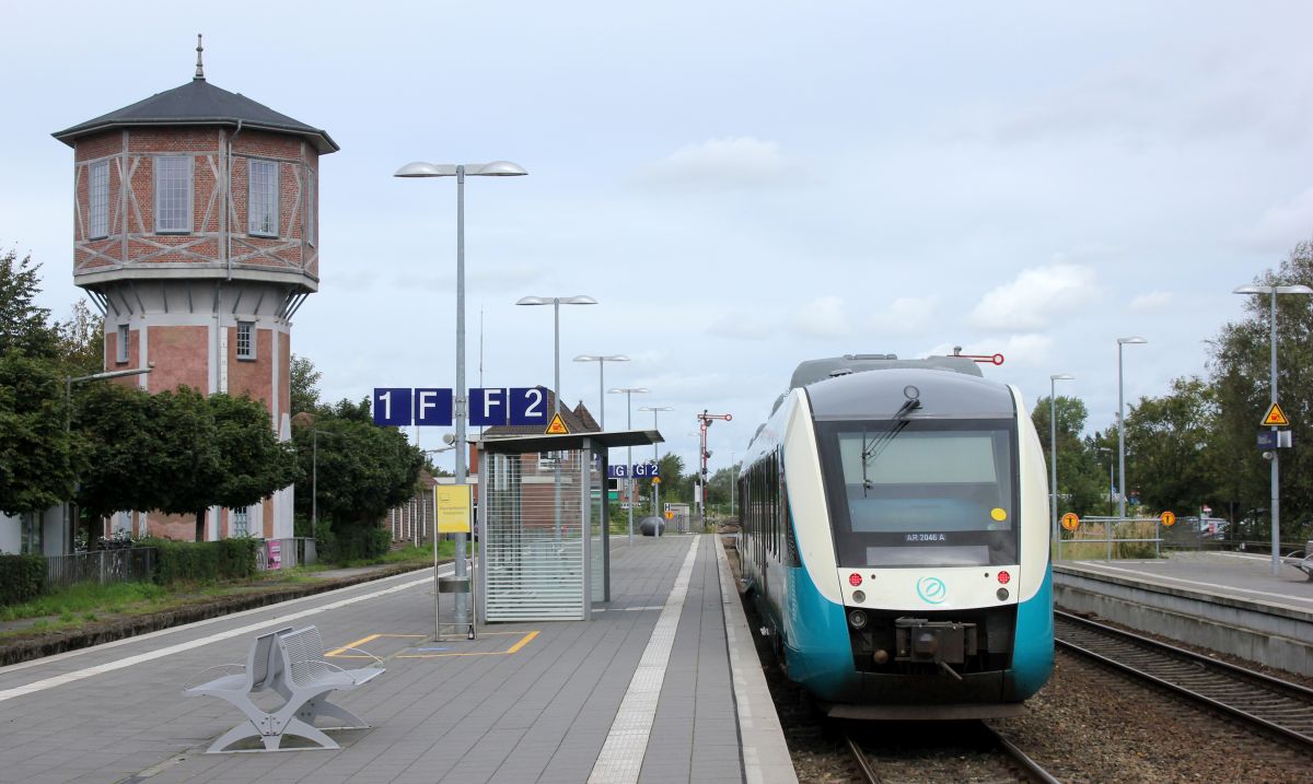 Mit leichten Problemen auf Gleis 2 hängen geblieben Arriva/DB AR 2046. Niebüll 01.09.2019