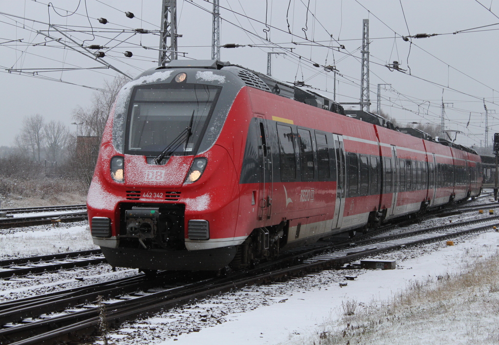 Mit weien Bckchen war 442 342 im Rostocker Hbf unterwegs.16.01.2016