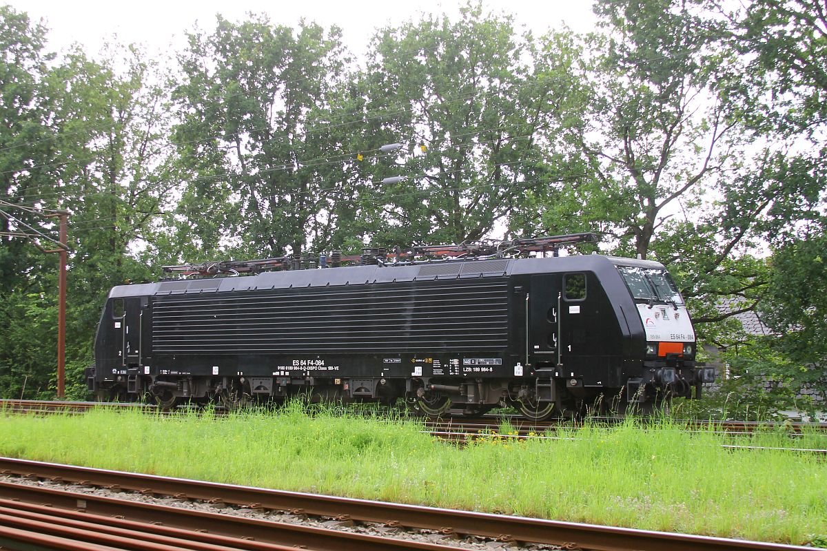 Mittlerweile ein seltener Gast in Pattburg/Padborg: die Dispolok/TXL ES 64 F4, hier die 
ES 64 F4-084 oder 189-984, 17.08.2023