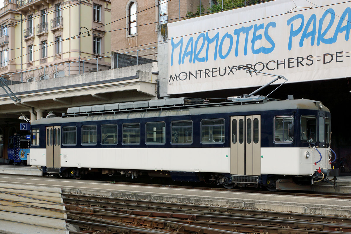 MOB: Be 4/4 1006 (ehemals ASm) in fotogener Stellung in Montreux am 19. Juni 2016 zur Freude des Fotografen, der während vielen Jahren mit diesem Fahrzeug von Riedholz nach Solothurn zur Schule und zur Arbeit gefahren wurde.

Damals war sie SNB noch eine richtige Eisenbahn - heute nur noch ein Überlandtram !
Schön wäre es, wenn dieser Triebwagen wenigstens in der Romandie noch einige Jährchen überleben könnte.

Foto: Walter Ruetsch  