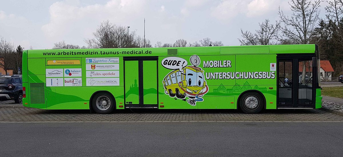 Mobiler Untersuchungsbus von TAUNUSMEDICAL steht zur Coronatestung im M�rz 2021 in Taunusstein-Hahn