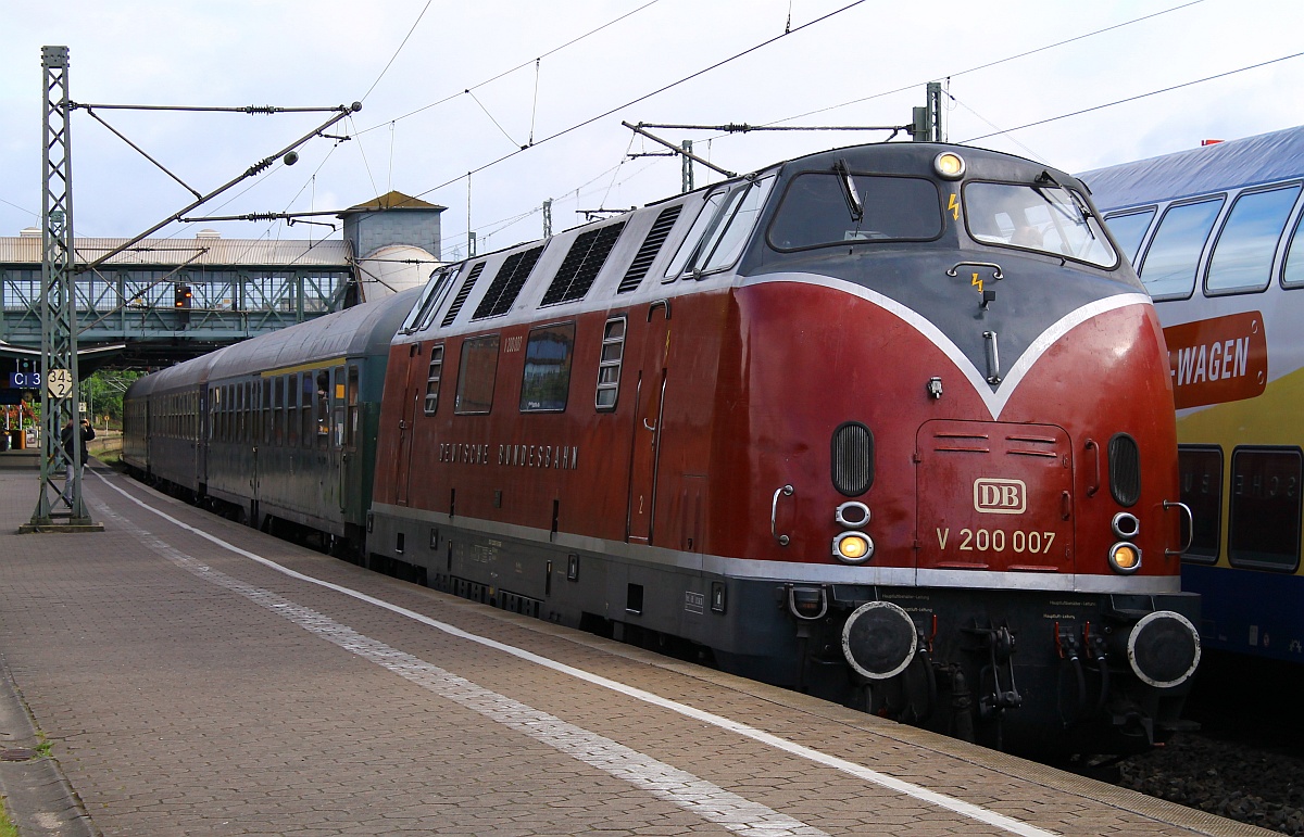 Morgentliche Überraschung...V200 007(9180 1220 007-9 D-EGP, Unt/628/01.06.2010, Eigentum DB Museum Nürnberg)verlässt hier mit dem SZ 61716(Lübeck-Eystrup) Hamburg-Harburg. 30.05.2015