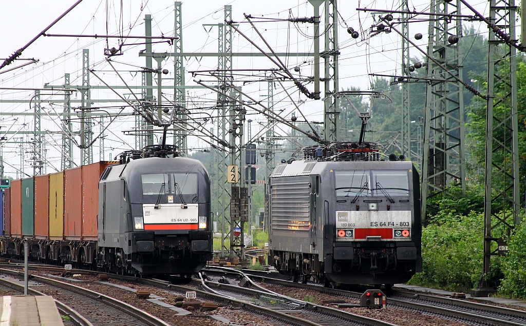 MRCE 182 565-2(REV/XAL/13.10.10)trifft auf MRCE 189 803-0 im Bhf HH-Harburg. 29.06.2013