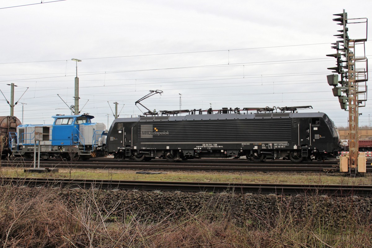 MRCE - ES 64 F4-108 wartet am 18.01.2014 im Rbf Maschen auf  Ausfahrt . Mit im Zug die G6 - NVR.-Nr. 98 80 0650 076-9 D-VL.