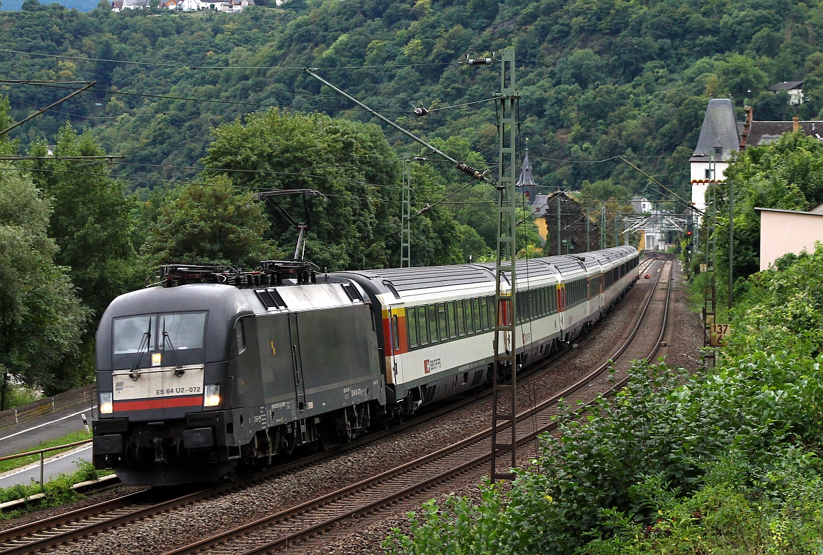 MRCE/DB 182 572-8/ES 64 U2-072 durchfuhr gerade Bacharach mit einem EC am Haken. 14.09.2013