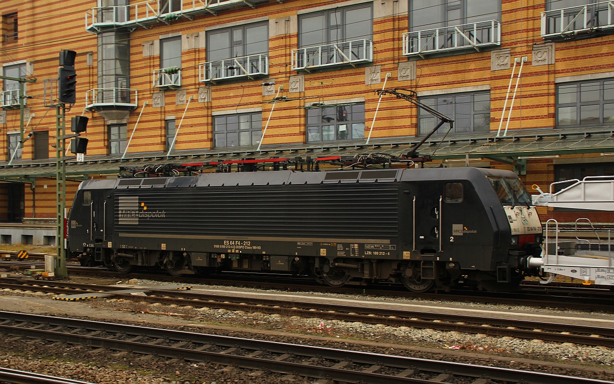 MRCE/ERSR 189 212-4/ES64F4-212 mit BLG Autozug bei der Durchfahrt in Bremen am Hbf. 03.03.2012(üaVinG)