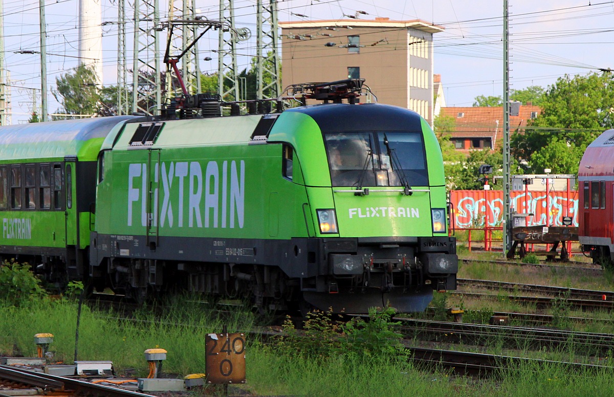 MRCE/Flix ES 64 U2-015 oder 182 515-7, REV/Lz/09.10.19, Bremen Hbf 11.06.2022