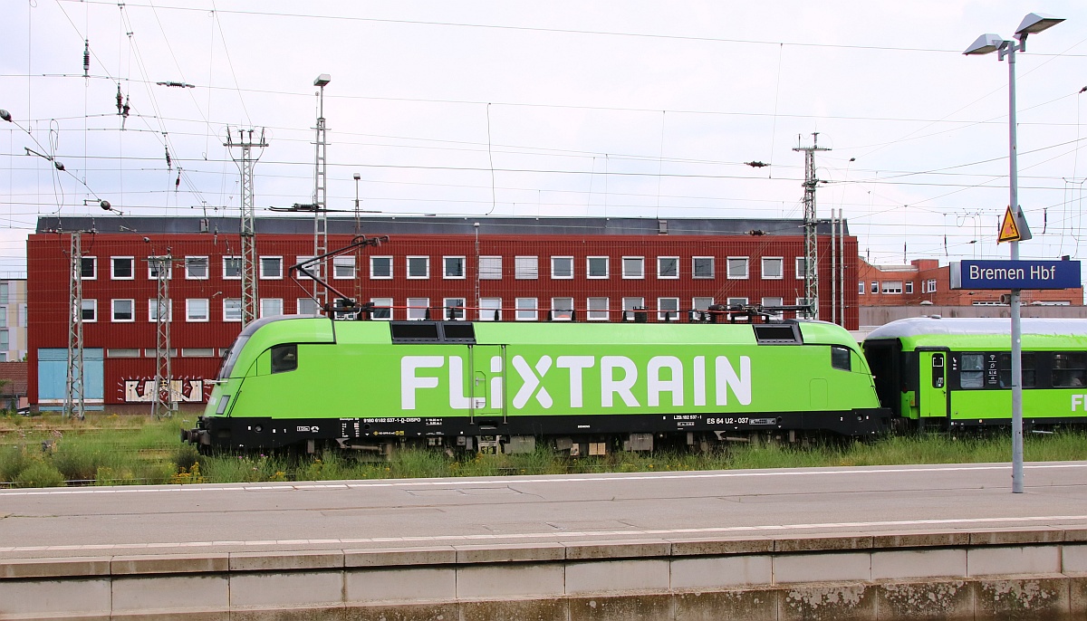 MRCE/Flixtrain ES64U2-037 oder 182 537-1 REV/Lz/12.08.16 mit Flix nach Hamburg. Bremen Hbf 10.07.2021