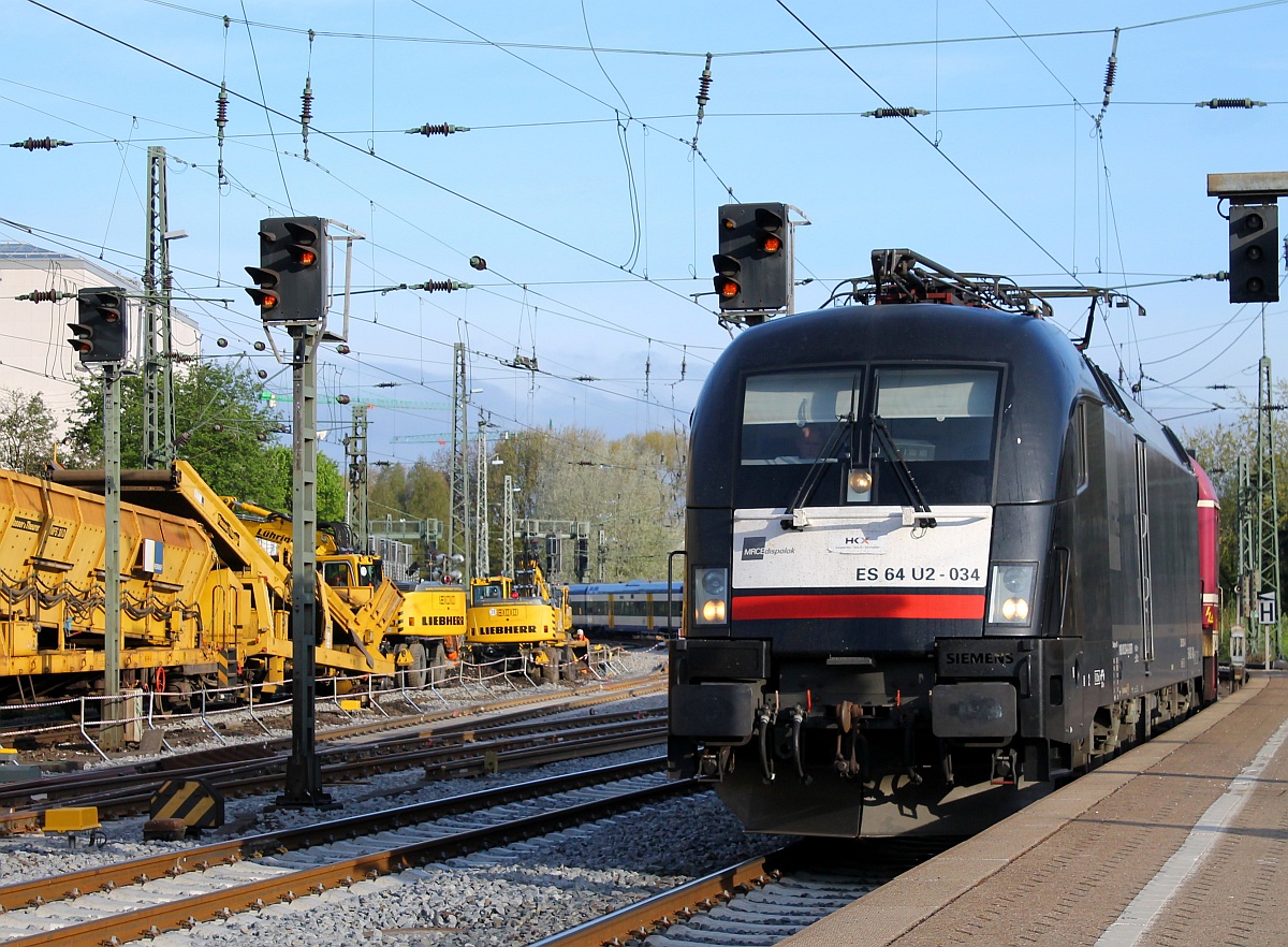 MRCE/HKX 182 534-8/ES 64 U2-034 hat Einfahrt mit dem HKX nach Köln. HH-Hbf 02.05.2015