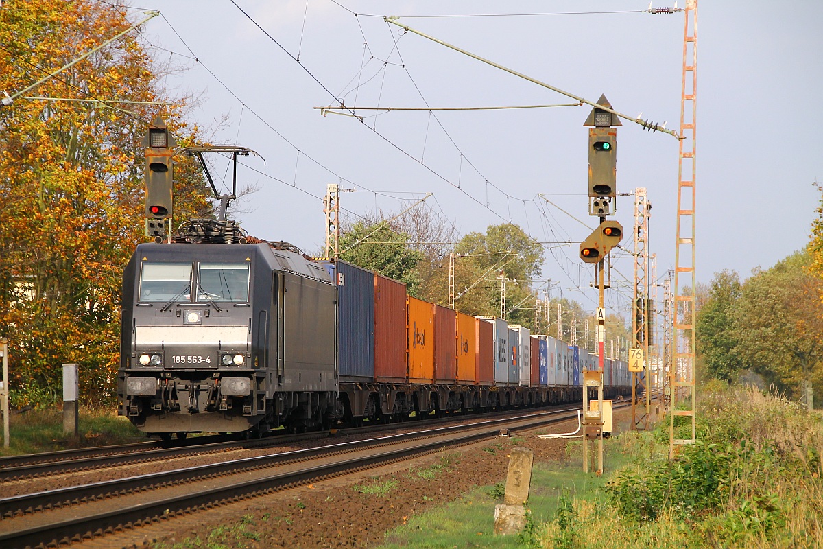 MRCE/Locon 185 563-4 mit Metalpaketzug aufgenommen in Dörverden. 01.11.2013