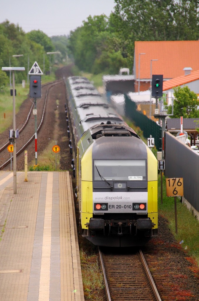 MRCE/NOB 223 010-0 oder ER 20-010 als Schublok der NOB 81717 verlässt hier den Bhf Bredstedt Richtung Hamburg-Altona. 31.05.2014