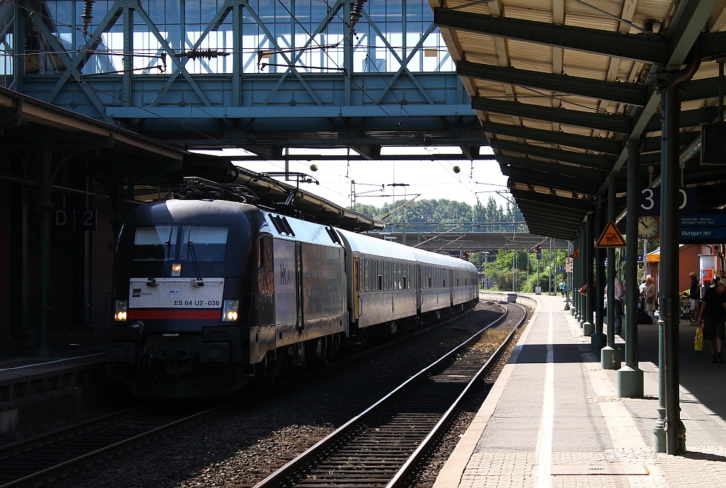 MRCE/OLA/Veolia 182 536-3(REV/LDX/27.08.10)mit einem HKX Ersatzzug(laut Anzeige am Bhf)bei der Einfahrt festegehalten im Bhf HH-Harburg. 06.08.2013