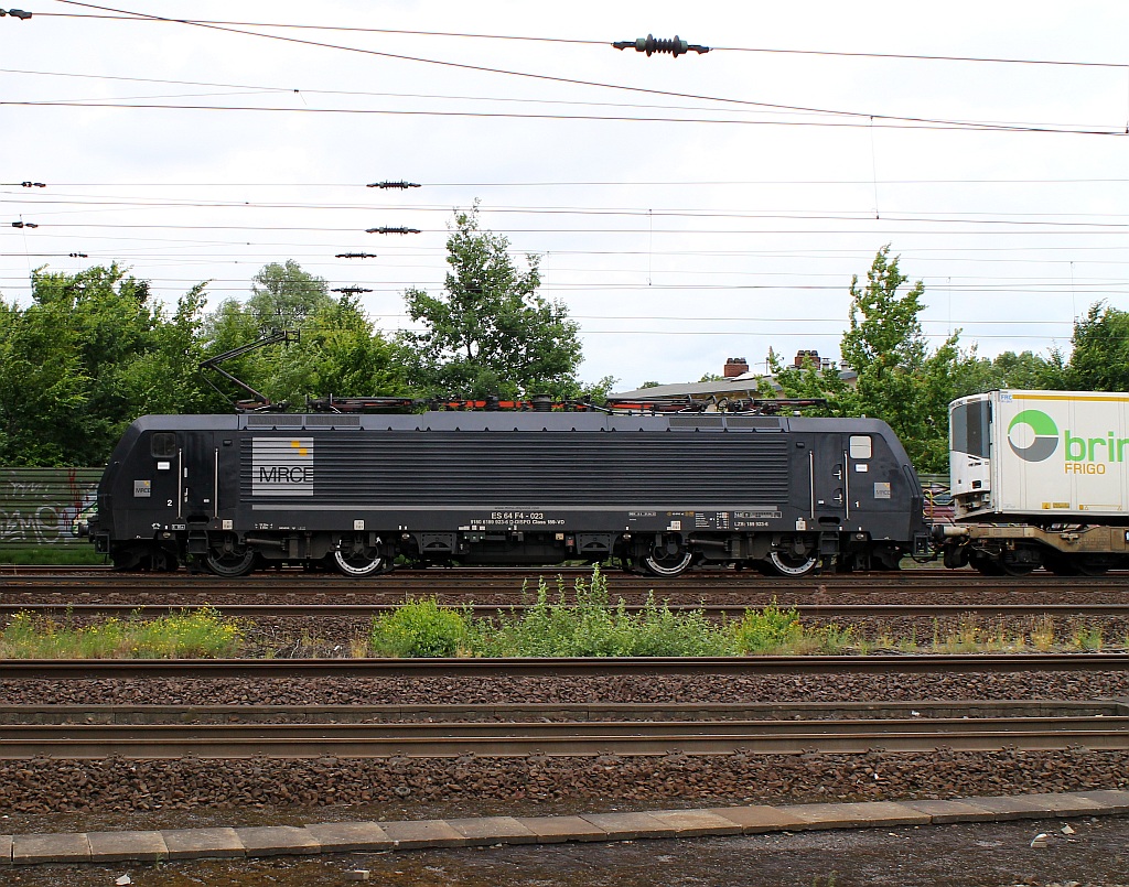 MRCE/TXL ES64F4-023/189 923-6 mit dem bring! Logistics-KLV auf dem Weg nach Dänemark. HH-Harburg 14.07.2013