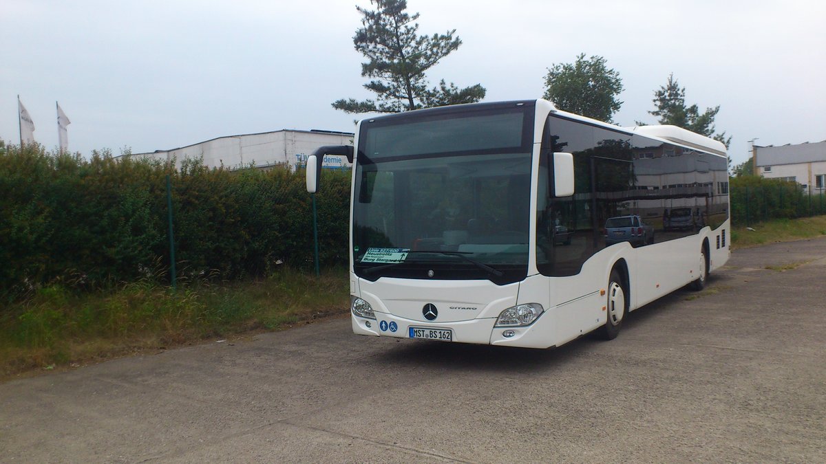 .....MST BS 162 steht am Betriebshof in Neubrandenburg f�r den SEV 