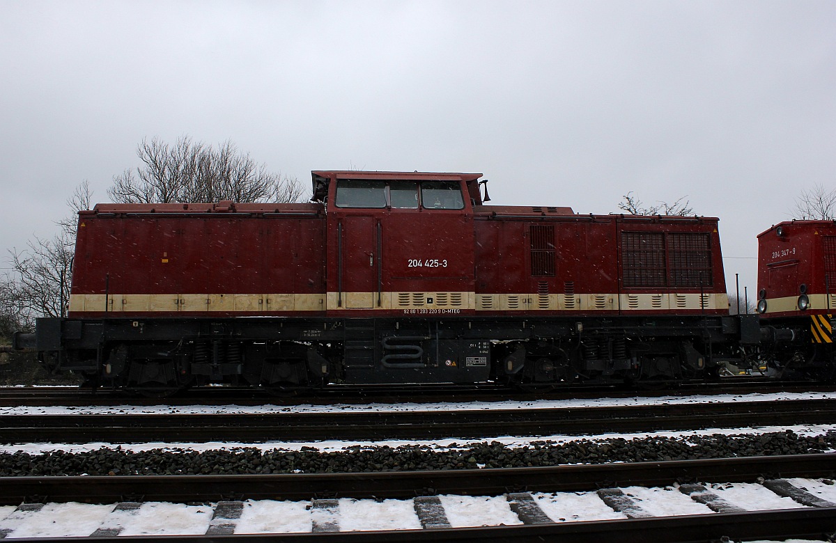 MTEG/SETG 204 425-3 oder 1203 220-9(REV/ADAM/22.09.14) als eine der beiden Zugloks eines frisch in Jübek beladenen Holzzuges. 08.01.2016