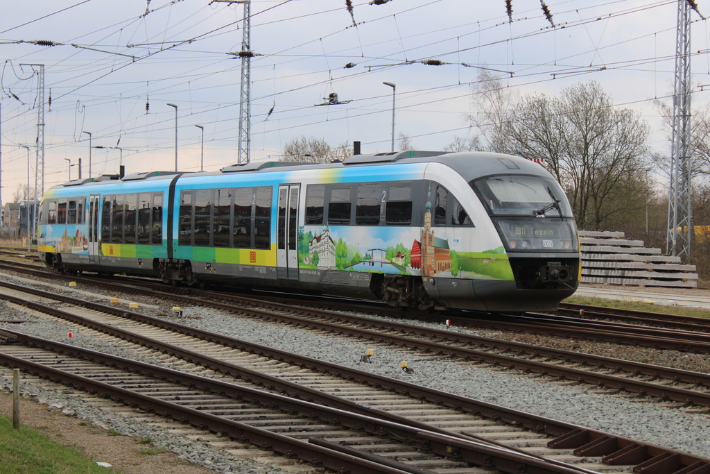 MV Design 642 040 als RB 11(Rostock-Tessin)bei der Ausfahrt im Rostocker Hbf.15.03.2024