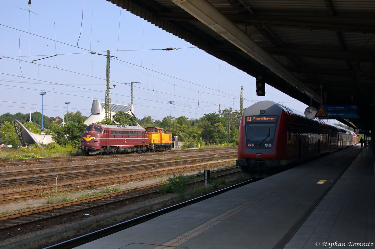 My 1138 (227 004-9) CLR - Cargo Logistik Rail-Service GmbH mit der Wagenlok 346 560-6, bei der Durchfahrt in Magdeburg. Die Fahrt ging in Richtung Altenbeken bei Paderborn weiter. 08.08.2014 